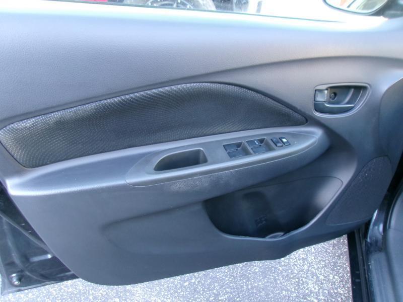 Toyota Yaris Sedan 4-Speed AT 2012