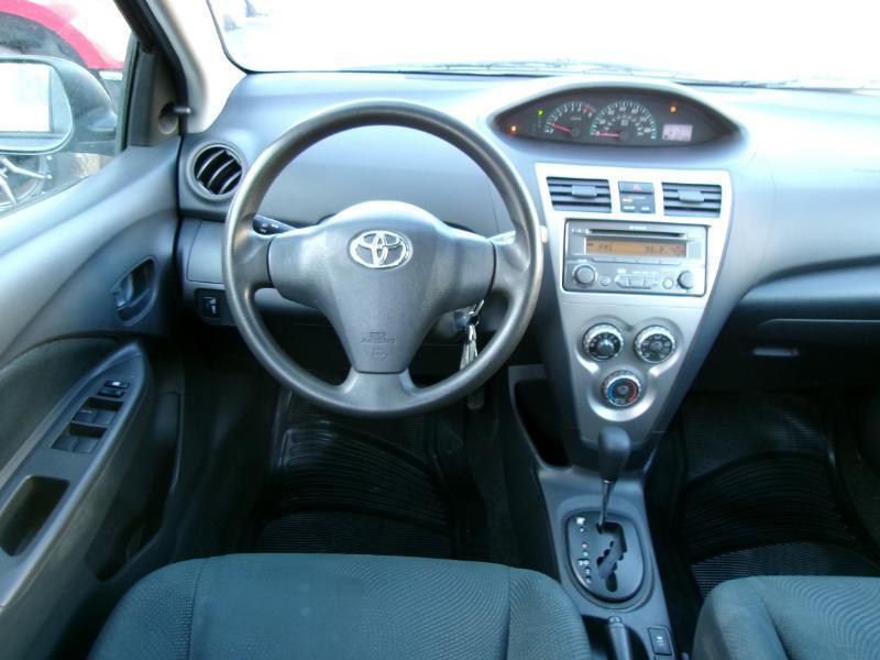 Toyota Yaris Sedan 4-Speed AT 2012