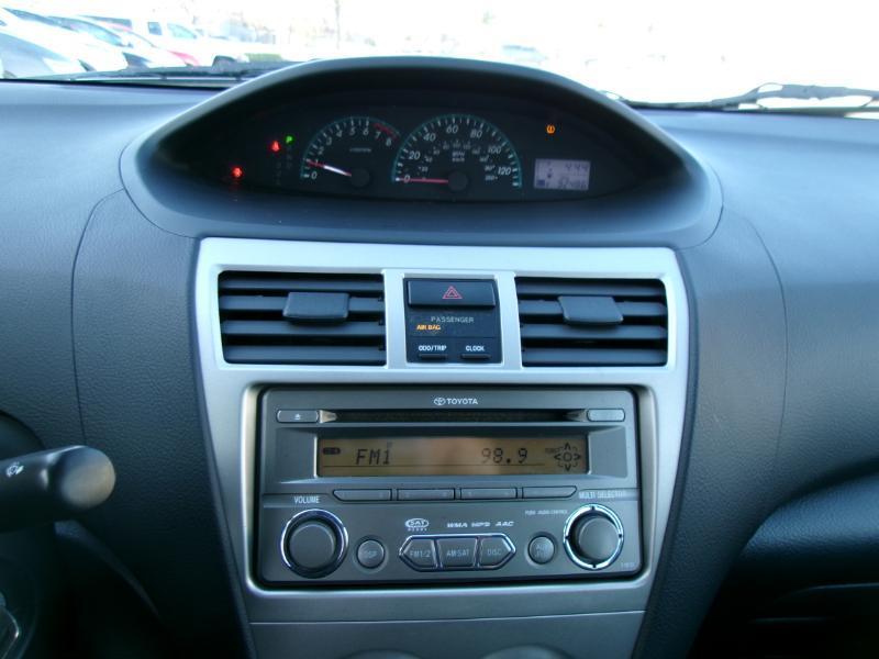 Toyota Yaris Sedan 4-Speed AT 2012