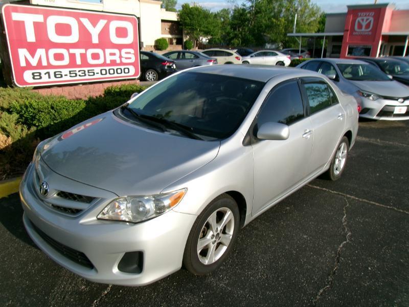 Toyota Corolla LE 4-Speed AT 2011