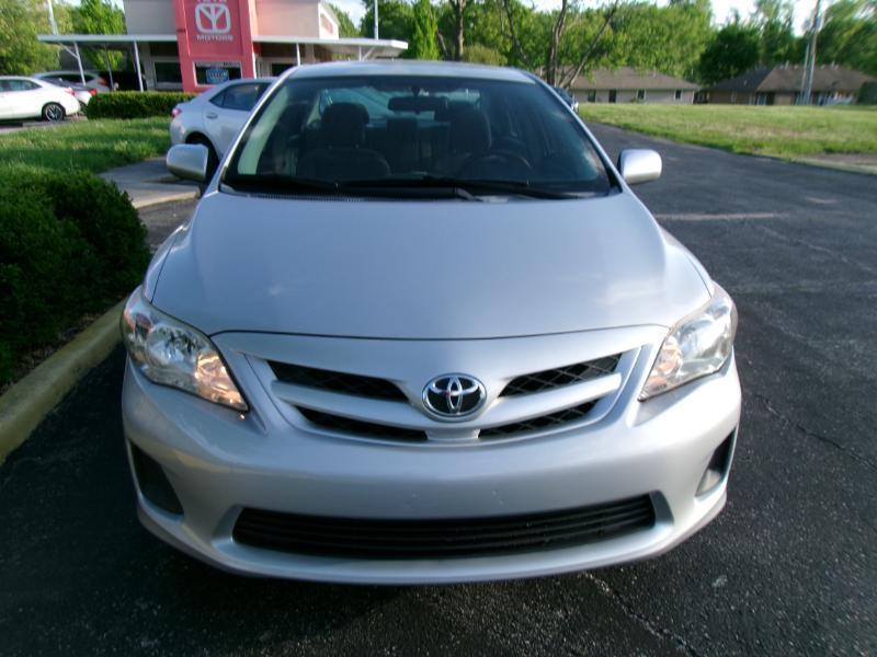 Toyota Corolla LE 4-Speed AT 2011