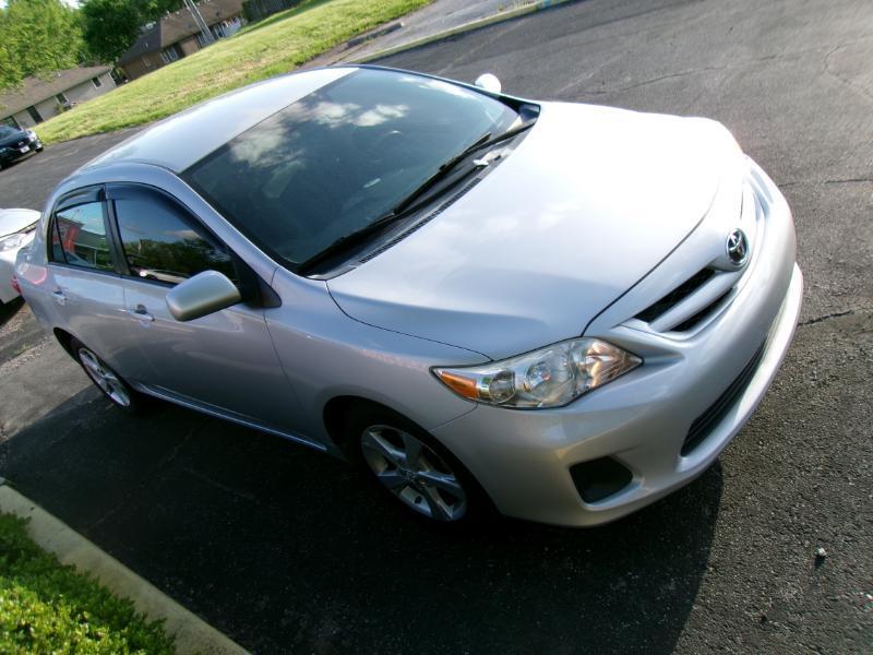 Toyota Corolla LE 4-Speed AT 2011