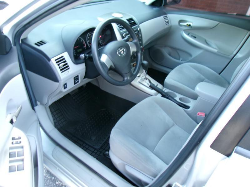 Toyota Corolla LE 4-Speed AT 2011