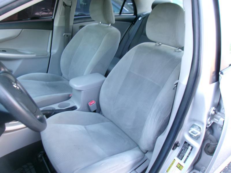 Toyota Corolla LE 4-Speed AT 2011