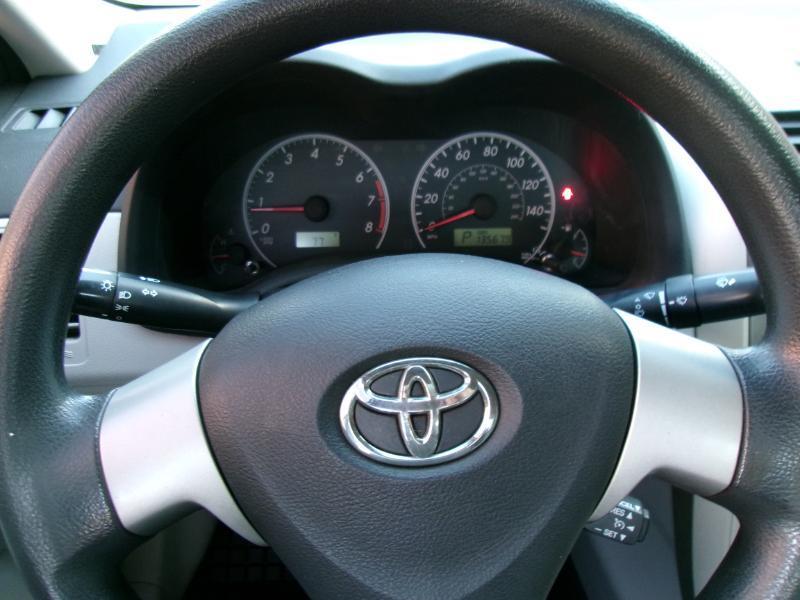 Toyota Corolla LE 4-Speed AT 2011