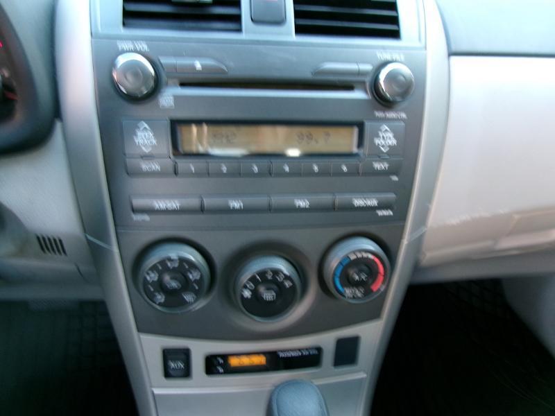 Toyota Corolla LE 4-Speed AT 2011