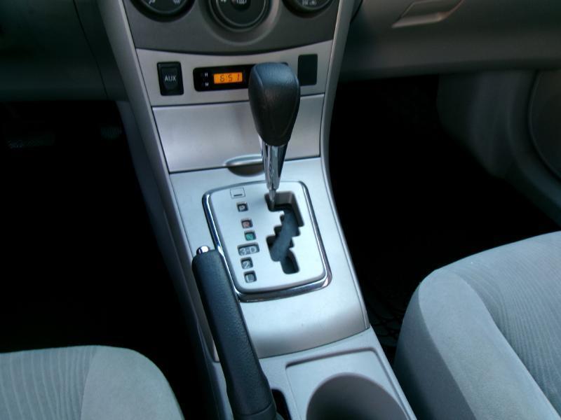 Toyota Corolla LE 4-Speed AT 2011