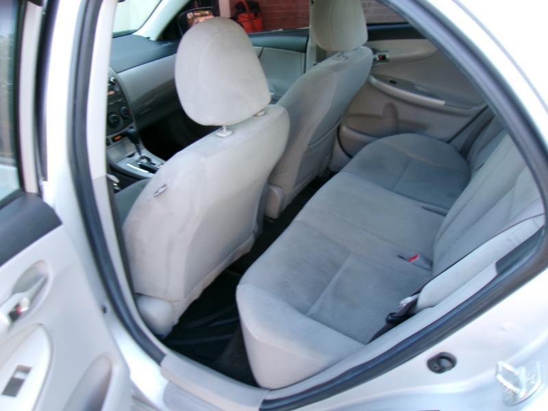 Toyota Corolla LE 4-Speed AT 2011