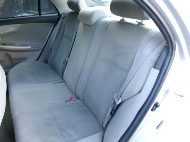 Toyota Corolla LE 4-Speed AT 2011