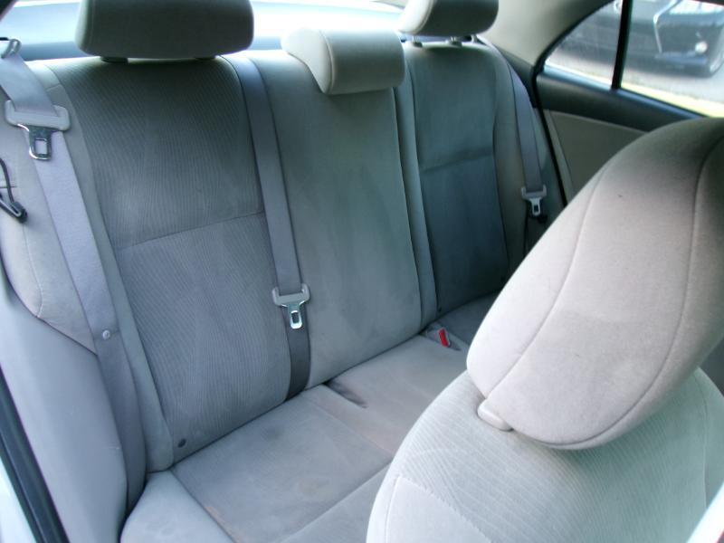 Toyota Corolla LE 4-Speed AT 2011