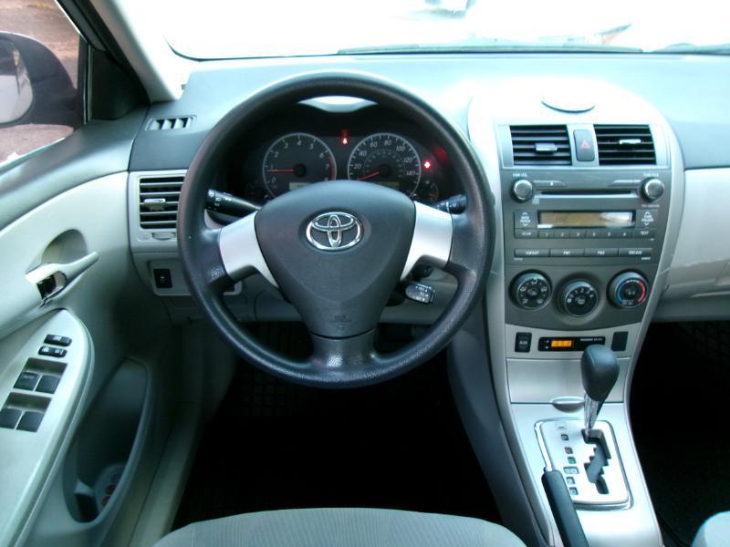 Toyota Corolla LE 4-Speed AT 2011