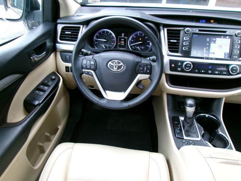 Toyota Highlander XLE AWD V6 2016