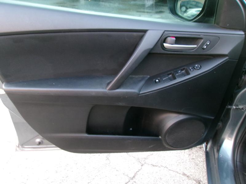 Mazda MAZDA3 i SV AT 4-Door 2013