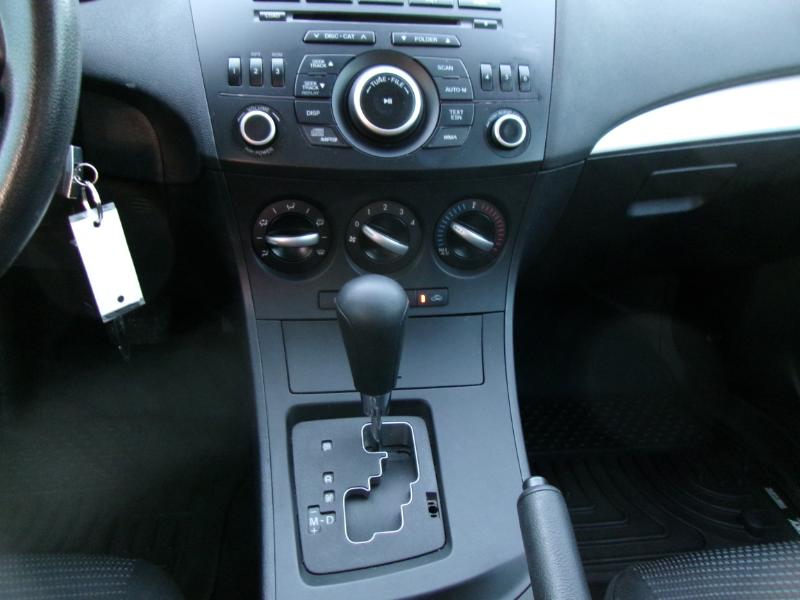 Mazda MAZDA3 i SV AT 4-Door 2013