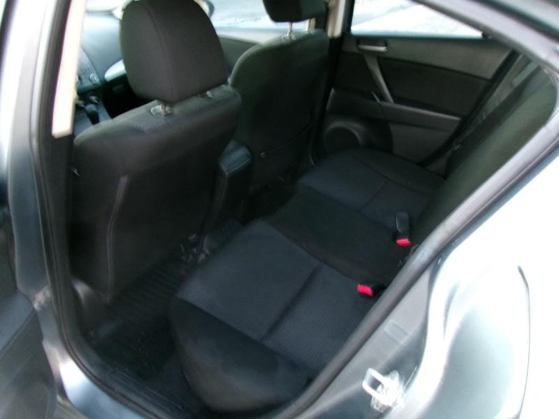 Mazda MAZDA3 i SV AT 4-Door 2013