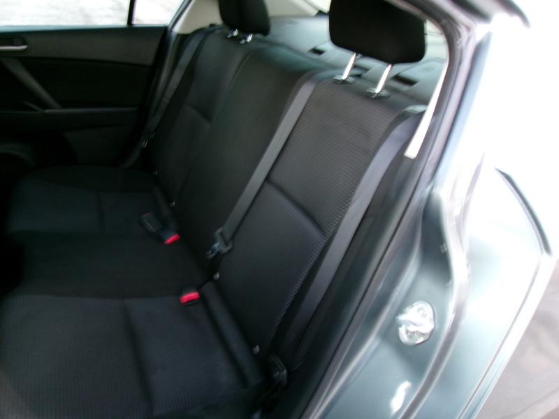 Mazda MAZDA3 i SV AT 4-Door 2013