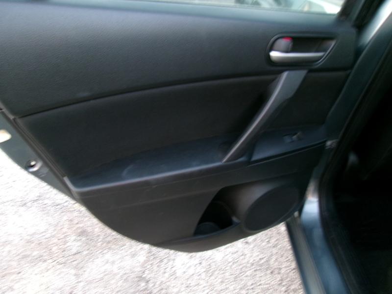 Mazda MAZDA3 i SV AT 4-Door 2013