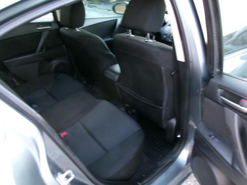 Mazda MAZDA3 i SV AT 4-Door 2013