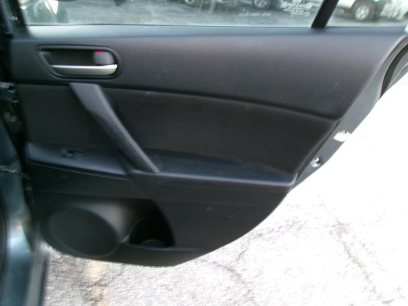 Mazda MAZDA3 i SV AT 4-Door 2013