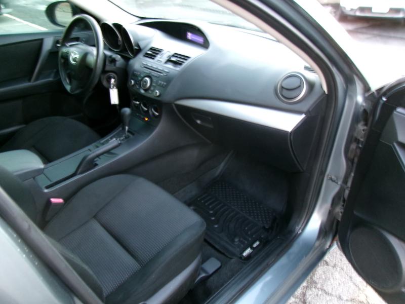 Mazda MAZDA3 i SV AT 4-Door 2013