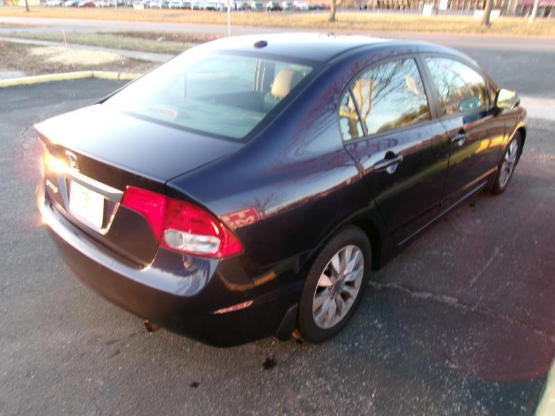 Honda Civic EX-L Sedan 5-Speed AT 2010