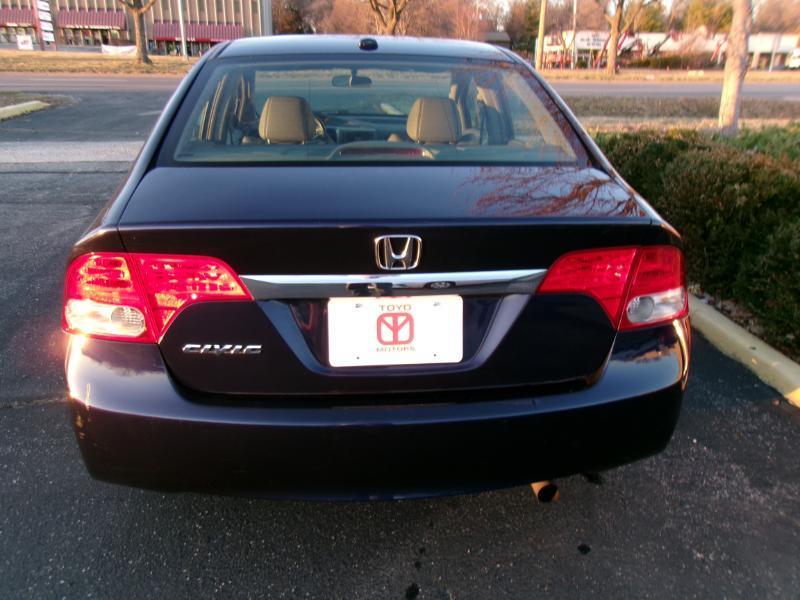 Honda Civic EX-L Sedan 5-Speed AT 2010