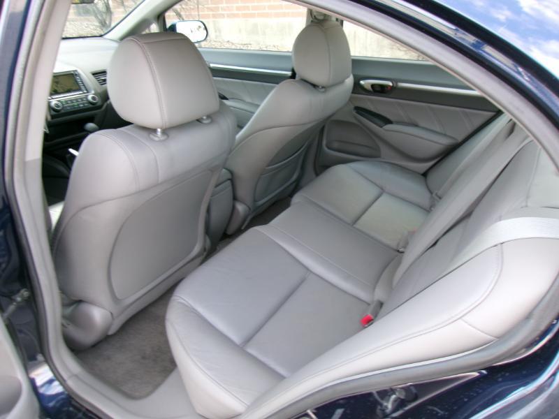Honda Civic EX-L Sedan 5-Speed AT 2010