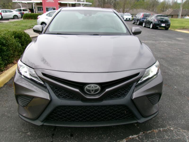 Toyota Camry SE 2019