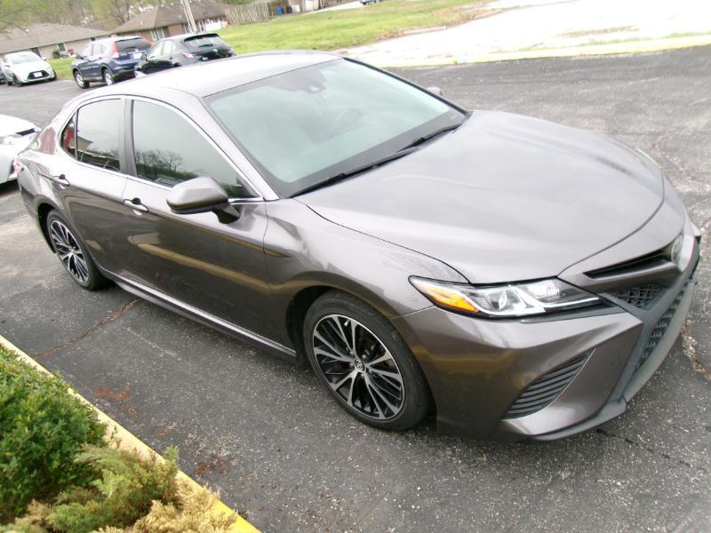 Toyota Camry SE 2019