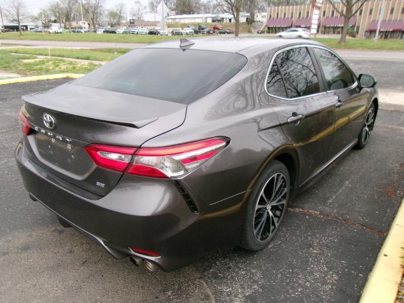 Toyota Camry SE 2019