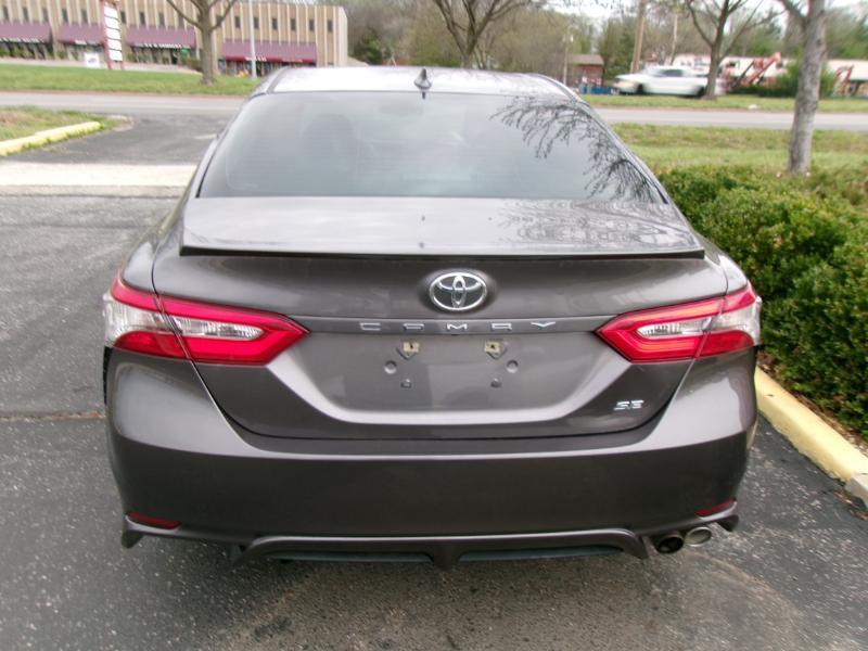 Toyota Camry SE 2019