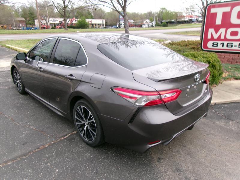 Toyota Camry SE 2019