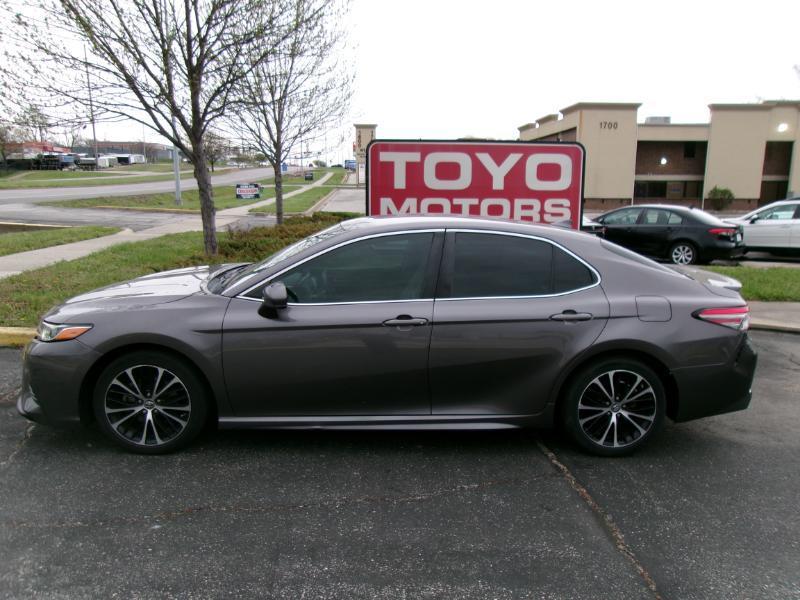 Toyota Camry SE 2019