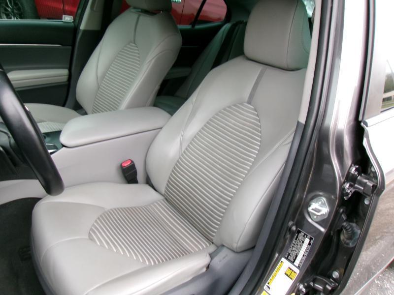 Toyota Camry SE 2019