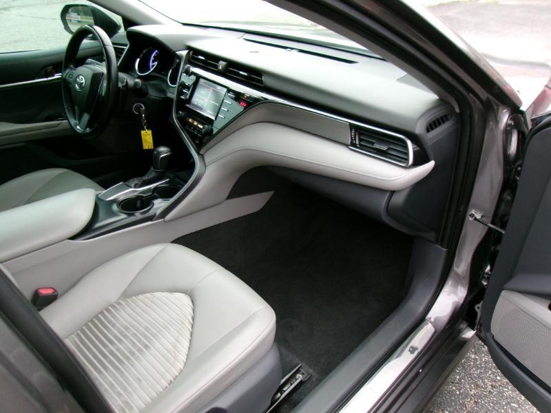 Toyota Camry SE 2019