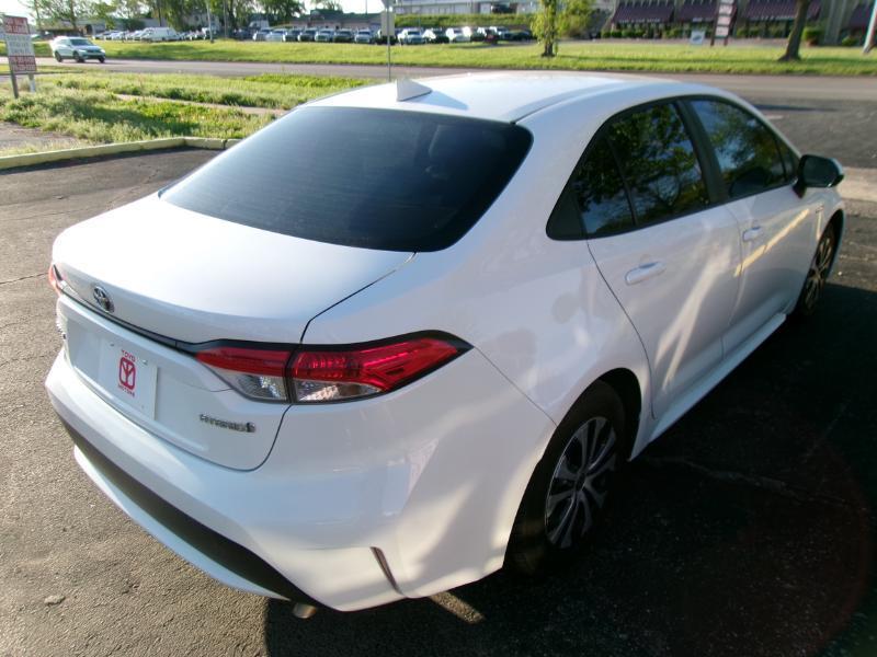 Toyota Corolla LE Hybrid 2021