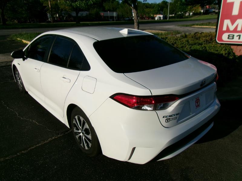 Toyota Corolla LE Hybrid 2021