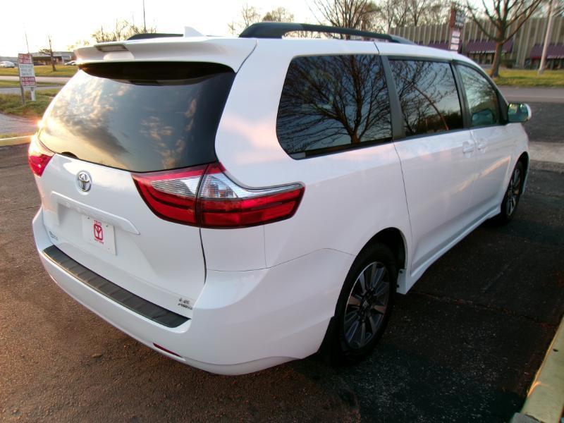 Toyota Sienna LE 7-Passenger AWD 2020