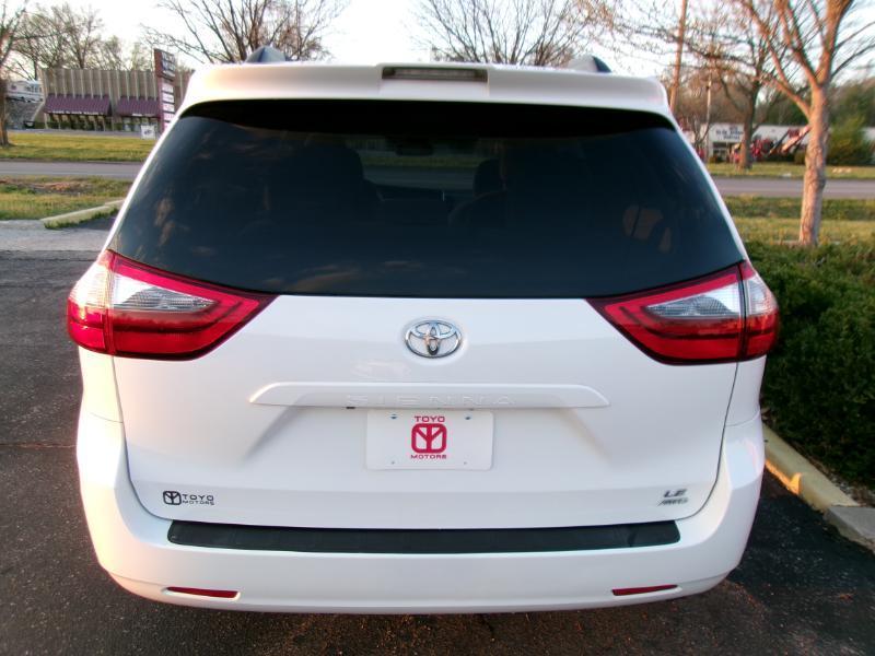 Toyota Sienna LE 7-Passenger AWD 2020