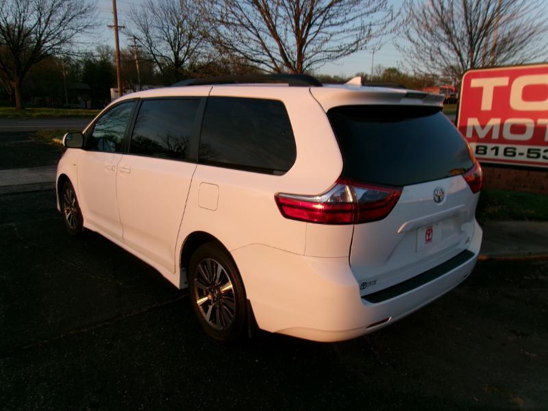 Toyota Sienna LE 7-Passenger AWD 2020