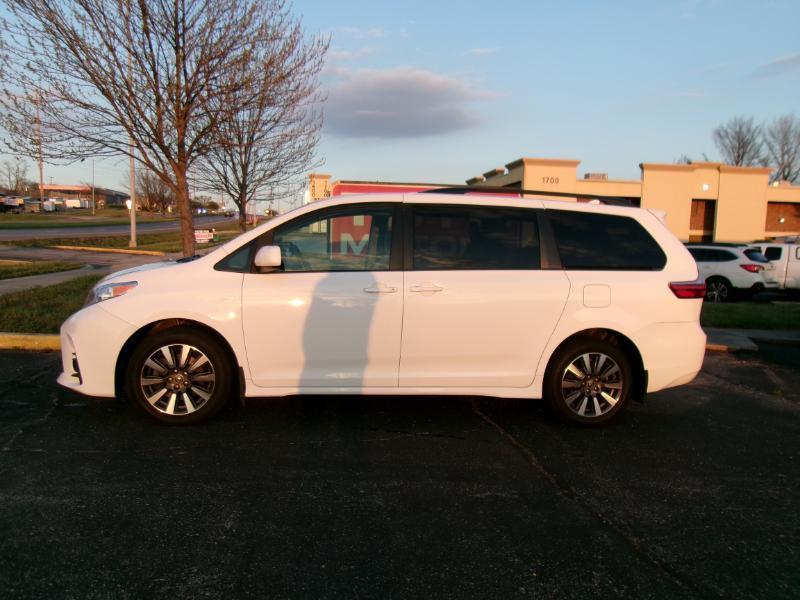 Toyota Sienna LE 7-Passenger AWD 2020