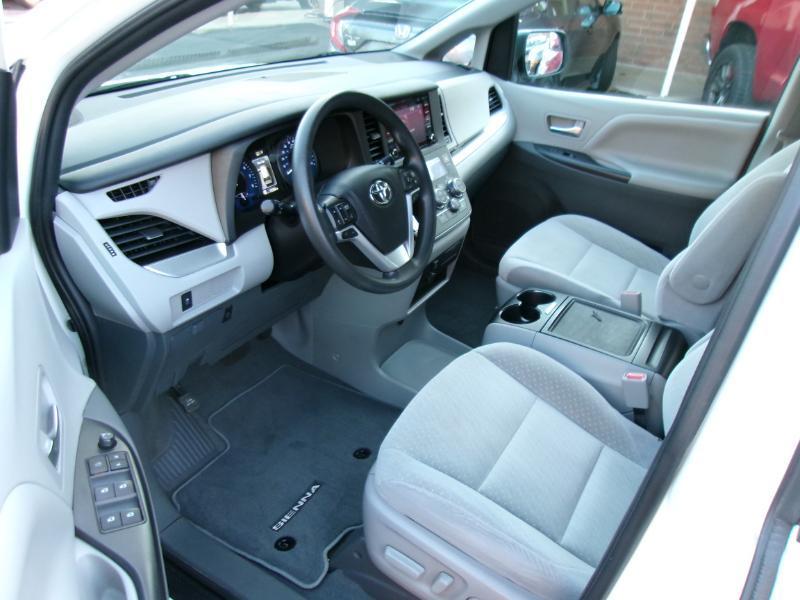Toyota Sienna LE 7-Passenger AWD 2020