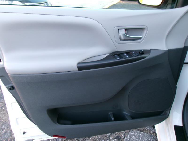 Toyota Sienna LE 7-Passenger AWD 2020