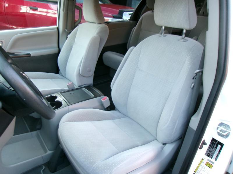 Toyota Sienna LE 7-Passenger AWD 2020