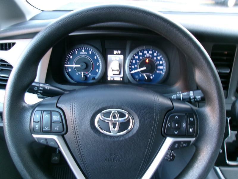Toyota Sienna LE 7-Passenger AWD 2020