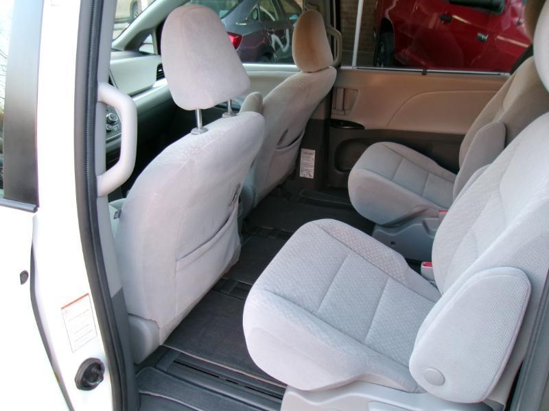 Toyota Sienna LE 7-Passenger AWD 2020