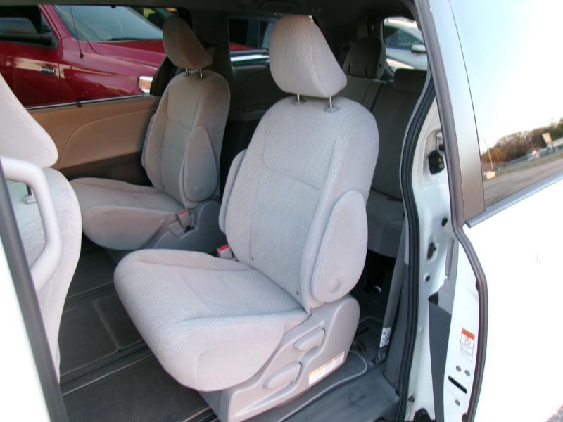 Toyota Sienna LE 7-Passenger AWD 2020