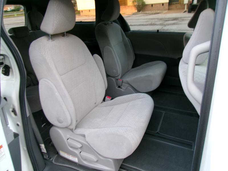 Toyota Sienna LE 7-Passenger AWD 2020