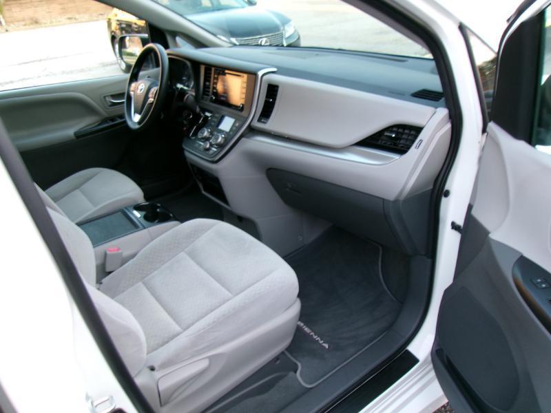 Toyota Sienna LE 7-Passenger AWD 2020