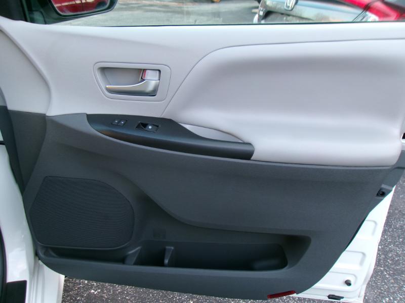 Toyota Sienna LE 7-Passenger AWD 2020